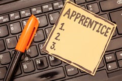 Begriffshandschriftvertretung Lehrling Geschäftsfoto Präsentationsperson, die Training von einem Mentor Interniert-Auszubildenden lizenzfreies stockfoto Begriffshandschriftvertretung Lehrling Geschäftsfoto Präsentationsperson, die Training von einem Mentor Interniert-Auszubildenden lizenzfreies stockfoto