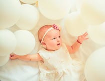 Behandla som ett barn lite familj Barnav?rd Barns dag liten flicka lycklig f?delsedag behandla som ett barn bakgrund som s?tt iso royaltyfri bild Behandla som ett barn lite familj Barnav?rd Barns dag liten flicka lycklig f?delsedag behandla som ett barn bakgrund som s?tt iso royaltyfri bild