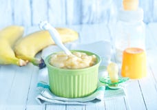 behandla som ett barn rå white för bakgrundsmatmacaroni royaltyfri bild behandla som ett barn rå white för bakgrundsmatmacaroni royaltyfri bild