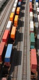 Behälter auf Schienen stockbild Behälter auf Schienen stockbild