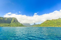 Bei mare ed isola di Moorae alla Tahiti, PAPEETE, POLI FRANCESE fotografie stock libere da diritti Bei mare ed isola di Moorae alla Tahiti, PAPEETE, POLI FRANCESE fotografie stock libere da diritti