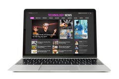 Beispieltechnologienachrichtenwebsite auf Laptop stockbild Beispieltechnologienachrichtenwebsite auf Laptop stockbild