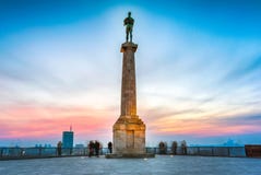 Belgrado no por do sol Estátua de Pobednik foto de stock Belgrado no por do sol Estátua de Pobednik foto de stock