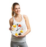 Bella giovane donna che tiene un piatto con alimento, concetto di dieta Fotografia Stock Libera da Diritti Bella giovane donna che tiene un piatto con alimento, concetto di dieta Fotografia Stock Libera da Diritti