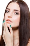 Bella giovane donna sensuale con le spalle nude fotografia stock Bella giovane donna sensuale con le spalle nude fotografia stock