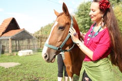 Bella ragazza con il suo cavallo fotografie stock Bella ragazza con il suo cavallo fotografie stock