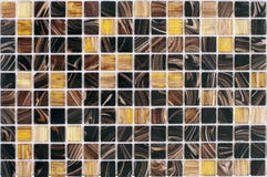 Belle di mattonelle colorate multi a strisce, mosaico per il bagno e rinnovamento dello stagno fotografie stock Belle di mattonelle colorate multi a strisce, mosaico per il bagno e rinnovamento dello stagno fotografie stock