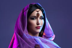 Belle fille avec le maquillage arabe image stock Belle fille avec le maquillage arabe image stock