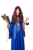 Belle jeune magie de bâti de fille de sorcière de Halloween image libre de droits Belle jeune magie de bâti de fille de sorcière de Halloween image libre de droits