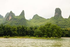 Belle rivière de Li de montagnes de karst Photographie stock Belle rivière de Li de montagnes de karst Photographie stock