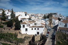 Belle ville sur une montagne dans la province espagnole de Malaga en Andalousie Vue de photo stock Belle ville sur une montagne dans la province espagnole de Malaga en Andalousie Vue de photo stock