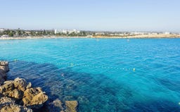 Belle vue vers la mer bleue de greco photographie stock libre de droits Belle vue vers la mer bleue de greco photographie stock libre de droits