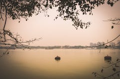 Bello paesaggio Calcutta, India di vista del fiume di Hooghly fotografia stock libera da diritti Bello paesaggio Calcutta, India di vista del fiume di Hooghly fotografia stock libera da diritti