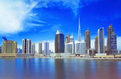 Bello panorama della città moderna e di lusso del Dubai, Emirati Arabi Uniti fotografia stock libera da diritti Bello panorama della città moderna e di lusso del Dubai, Emirati Arabi Uniti fotografia stock libera da diritti