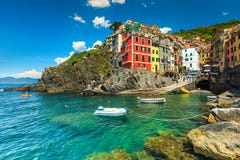 Bello villaggio fantastico di Riomaggiore, Cinque Terre, Liguria, Italia, Europa fotografia stock libera da diritti Bello villaggio fantastico di Riomaggiore, Cinque Terre, Liguria, Italia, Europa fotografia stock libera da diritti