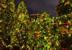 Belysning för julnatt i Moskva arkivbilder Belysning för julnatt i Moskva arkivbilder