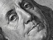 Ben Franklin hace frente en nosotros a la macro extrema de 100 billetes de dólar, st unido fotos de archivo Ben Franklin hace frente en nosotros a la macro extrema de 100 billetes de dólar, st unido fotos de archivo