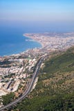 BENALMADENA, ANDALUCIA/SPAIN - 7 LUGLIO: Vista dal supporto Calamorr fotografia stock libera da diritti BENALMADENA, ANDALUCIA/SPAIN - 7 LUGLIO: Vista dal supporto Calamorr fotografia stock libera da diritti