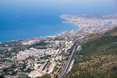 BENALMADENA, ANDALUCIA/SPAIN - 7 ΙΟΥΛΊΟΥ: Άποψη από το υποστήριγμα Calamorr στοκ φωτογραφίες BENALMADENA, ANDALUCIA/SPAIN - 7 ΙΟΥΛΊΟΥ: Άποψη από το υποστήριγμα Calamorr στοκ φωτογραφίες