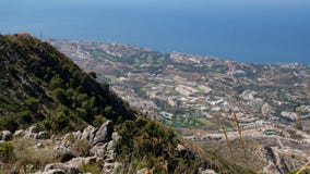 BENALMADENA, ANDALUCIA/SPAIN - 7 ΙΟΥΛΊΟΥ: Άποψη από το υποστήριγμα Calamorr στοκ εικόνα BENALMADENA, ANDALUCIA/SPAIN - 7 ΙΟΥΛΊΟΥ: Άποψη από το υποστήριγμα Calamorr στοκ εικόνα