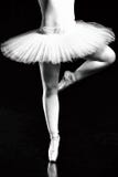 Benen van ballerina, Pointe-schoenen balletdansers, gunst, flexibiliteit, het dansen ballerina, pointe schoenen, dansen royalty-vrije stock foto's Benen van ballerina, Pointe-schoenen balletdansers, gunst, flexibiliteit, het dansen ballerina, pointe schoenen, dansen royalty-vrije stock foto's