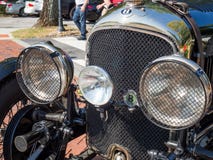 Bentley 1928, fr?mre galler och huvudljus royaltyfri fotografi Bentley 1928, fr?mre galler och huvudljus royaltyfri fotografi