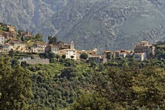 Bergdorp van Belgodere in het Nebbio-gebied, Corsica, Frankrijk, royalty-vrije stock afbeelding Bergdorp van Belgodere in het Nebbio-gebied, Corsica, Frankrijk, royalty-vrije stock afbeelding