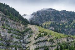 Berge, Spitzen, See, ewig Eis und Bäume gestalten landschaftlich lizenzfreie stockfotos Berge, Spitzen, See, ewig Eis und Bäume gestalten landschaftlich lizenzfreie stockfotos