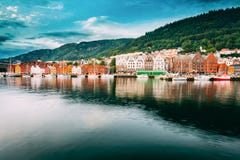 bergen Норвегия Взгляд исторических домов зданий в Bryggen - Hanseatic причале в Бергене, Норвегии Стоковое Фото bergen Норвегия Взгляд исторических домов зданий в Bryggen - Hanseatic причале в Бергене, Норвегии Стоковое Фото