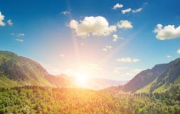 Berglandschaft und Sonnenaufgang stockbilder Berglandschaft und Sonnenaufgang stockbilder