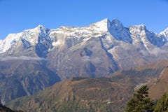Berglandschap op de manier aan Everest-basiskamp Stock Afbeelding Berglandschap op de manier aan Everest-basiskamp Stock Afbeelding