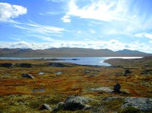 Bergplatå på en solig höstdag arkivbild Bergplatå på en solig höstdag arkivbild