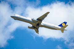 BERLIJN, 7 DUITSLAND-JULI, 2018: Lufthansa, Luchtbusluchtbus A321-231 stock afbeeldingen BERLIJN, 7 DUITSLAND-JULI, 2018: Lufthansa, Luchtbusluchtbus A321-231 stock afbeeldingen
