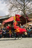 BERLIN, ALLEMAGNE - 17 avril 2017 : Acteur jouant un soldat de cheval images stock BERLIN, ALLEMAGNE - 17 avril 2017 : Acteur jouant un soldat de cheval images stock