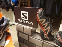 salomon group running shoes