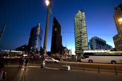 Berlino, costruzioni di notte immagini stock Berlino, costruzioni di notte immagini stock