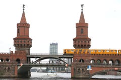 Berlino, Germania, il 13 giugno 2018 L'a due livelli fotografie stock Berlino, Germania, il 13 giugno 2018 L'a due livelli fotografie stock