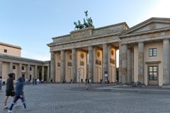 BERLINO, GERMANIA - LUGLIO 2015: Porta di Brandeburgo a Berlino in Germa fotografia stock libera da diritti BERLINO, GERMANIA - LUGLIO 2015: Porta di Brandeburgo a Berlino in Germa fotografia stock libera da diritti