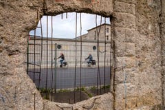 BERLIŃSKIEJ ściany resztki Berlin, NIEMCY, WRZESIEŃ 22 i m -, 2015 - obraz stock BERLIŃSKIEJ ściany resztki Berlin, NIEMCY, WRZESIEŃ 22 i m -, 2015 - obraz stock