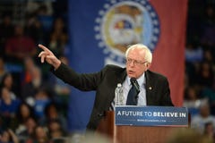 Bernie Sanders-verzameling in Heilige Charles, Missouri royalty-vrije stock foto Bernie Sanders-verzameling in Heilige Charles, Missouri royalty-vrije stock foto