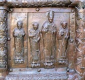 Beroemde de ingangspoorten van het bronswesten van St. Sophia Cathedral in Veliky Novgorod royalty-vrije stock afbeeldingen Beroemde de ingangspoorten van het bronswesten van St. Sophia Cathedral in Veliky Novgorod royalty-vrije stock afbeeldingen