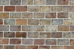Beschaffenheit einer alten schädigenden dekorativen Backsteinmauer hergestellt von den Ziegelsteinen von verschiedenen Farben stockfotos Beschaffenheit einer alten schädigenden dekorativen Backsteinmauer hergestellt von den Ziegelsteinen von verschiedenen Farben stockfotos