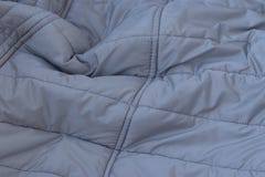 Beschaffenheitskonzept - nah oben von zerknittertem grauem silbernem Gewebehintergrund lizenzfreie stockfotos Beschaffenheitskonzept - nah oben von zerknittertem grauem silbernem Gewebehintergrund lizenzfreie stockfotos