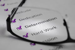 BESTIMMUNGS-Aufschrift auf einem weißen Blatt Dieses ist eine Motivcheckliste mit Punkten für Erfolg Gegenüber von den Linien gib stockfoto BESTIMMUNGS-Aufschrift auf einem weißen Blatt Dieses ist eine Motivcheckliste mit Punkten für Erfolg Gegenüber von den Linien gib stockfoto