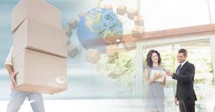 bewegliche Kästen der Leute in neues Haus mit Schlüssel stockbild bewegliche Kästen der Leute in neues Haus mit Schlüssel stockbild