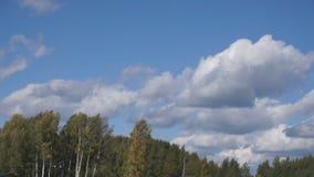 Bewölken Sie Zeit, nahtlose Wolkenschleifen, nahtlose Wolkenschleifen des sehr hohen Kumulusanstiegs, schönes Weiß ansteigen über stock footage Bewölken Sie Zeit, nahtlose Wolkenschleifen, nahtlose Wolkenschleifen des sehr hohen Kumulusanstiegs, schönes Weiß ansteigen über stock footage