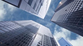 Bezszwowa pętla - Przyglądająca przy biznesowymi budynkami w w centrum Nowy Jork usa up, wideo HD zdjęcie wideo Bezszwowa pętla - Przyglądająca przy biznesowymi budynkami w w centrum Nowy Jork usa up, wideo HD zdjęcie wideo