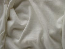 Biały textured sukienny tło z miękką częścią, wyginający się fałdy i kopii przestrzeń obraz stock Biały textured sukienny tło z miękką częścią, wyginający się fałdy i kopii przestrzeń obraz stock