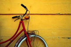 Bici rossa fotografie stock libere da diritti Bici rossa fotografie stock libere da diritti