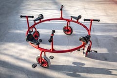 Bicicletta arrotondata rara per i bambini immagini stock Bicicletta arrotondata rara per i bambini immagini stock